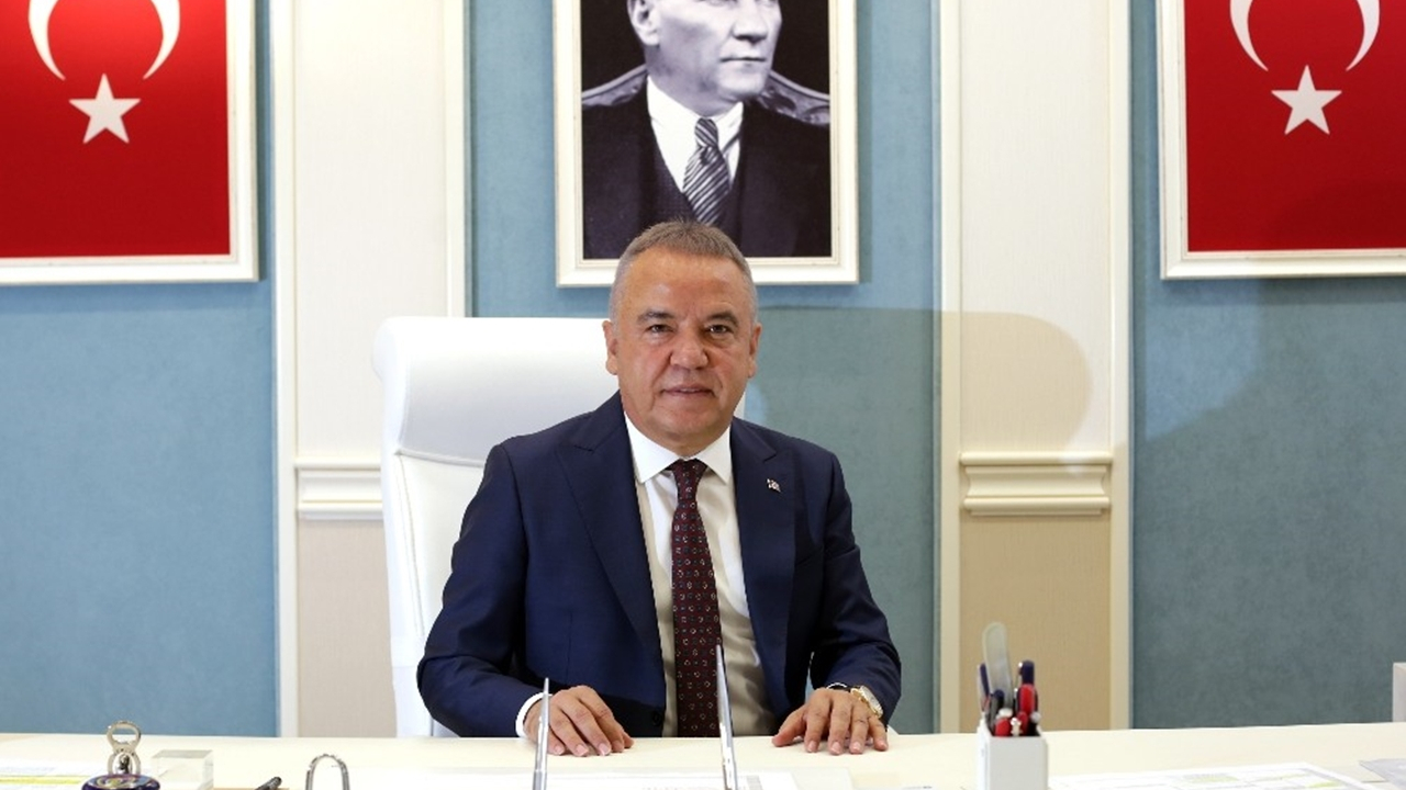 Antalya'da Muhittin Böcek: "Muhteşem projeler gerçekleştireceğiz"