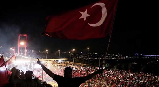 Azerbaycanlı sanatçı Azerin'den 15 Temmuz şarkısı