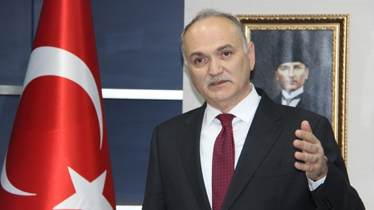 Düzce'de Başkan Faruk Özlü “23 Nisan geleceğimize adanmış bir tarihtir”