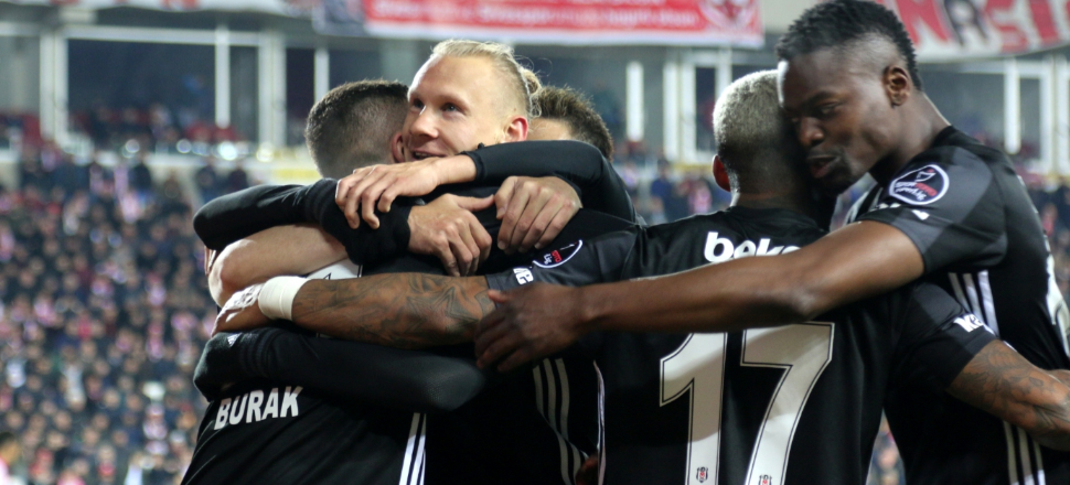 Burak Yılmaz atıyor, Beşiktaş kazanıyor!