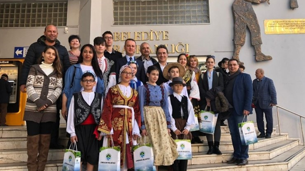 Zonguldak'ta dünya çocukları başkan Ömer Selim Alan’la buluştu