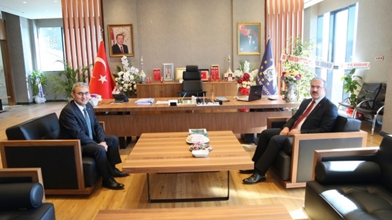 Kütahya'da Vali’den Başkan Alim Işık’a tebrik ziyareti
