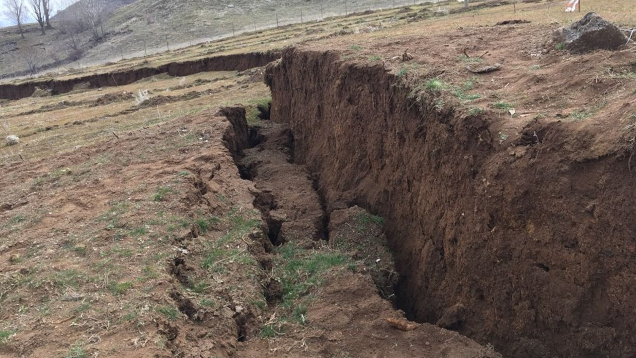 Elazığ'da heyelan meydana geldi