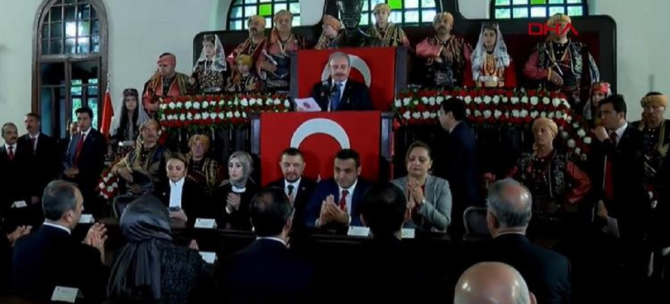 Tarihi Meclis binasında önemli mesajlar!