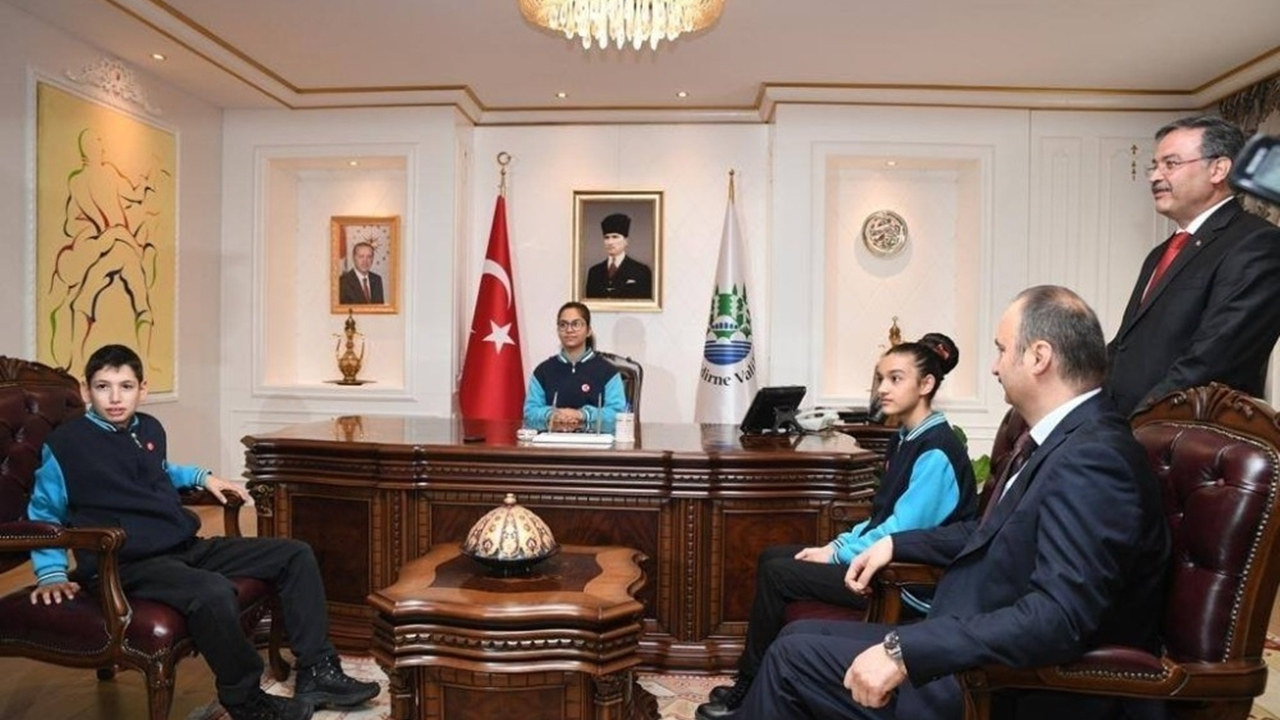 Edirne'de Vali Ekrem Canalp’in makamı çocuklara emanet