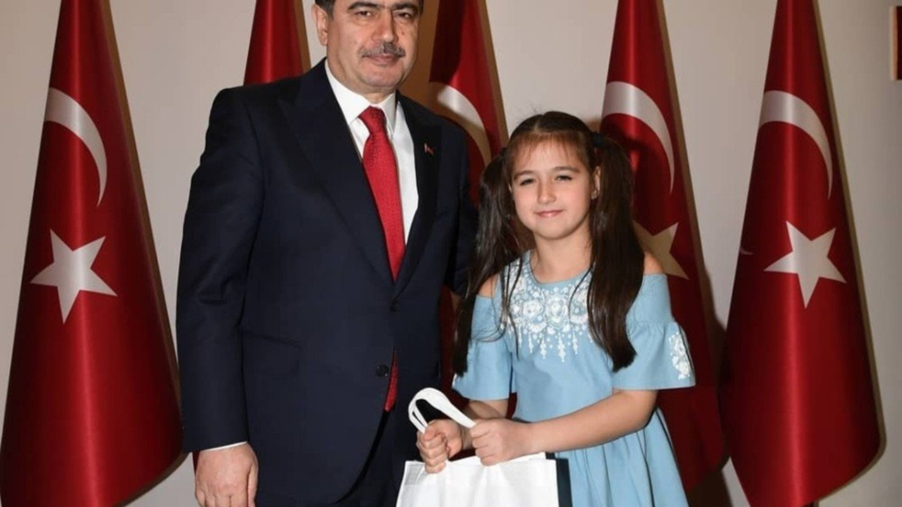 Ankara'da Vali Vasip Şahin, çocukları makamında kabul etti