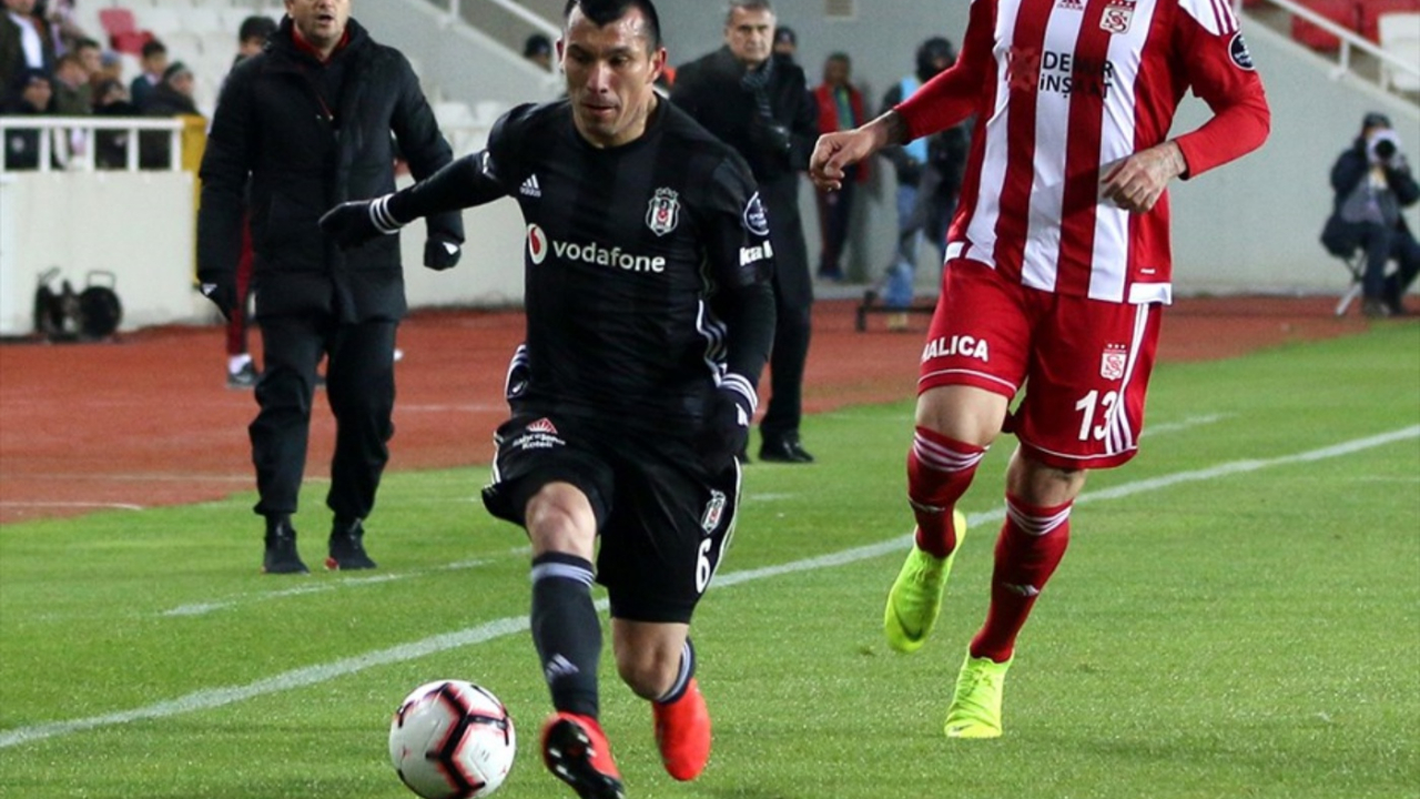 Gary Medel için Fiorentina devrede!