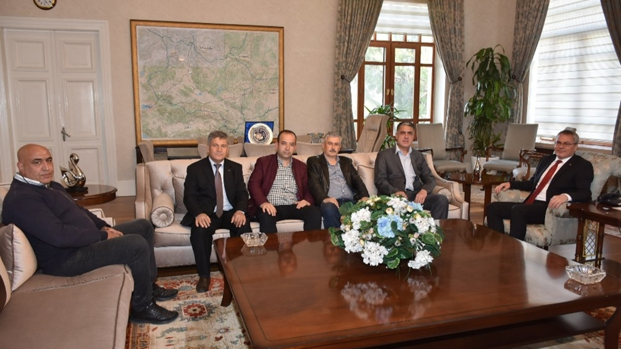 Manisa'da Vali Ahmet Deniz ziyaretçilerini ağırladı