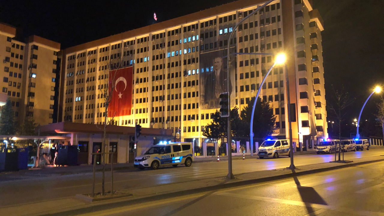 Ankara Emniyet Genel Müdürlüğünde panik anları!
