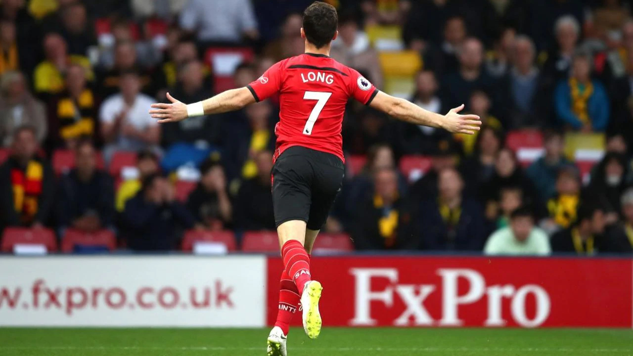 Shane Long'dan tarihe geçen gol!
