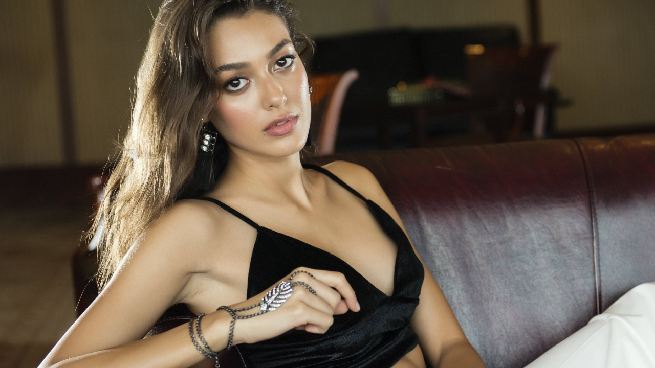 Dilan Deniz Çiçek'ten ince bel şovu...