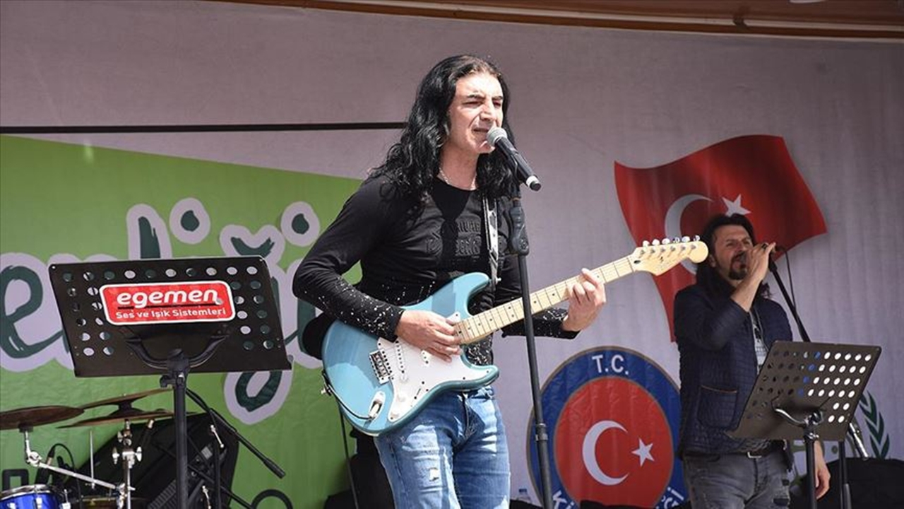 Murat Kekilli Suriye'de 23 Nisan konseri verdi...