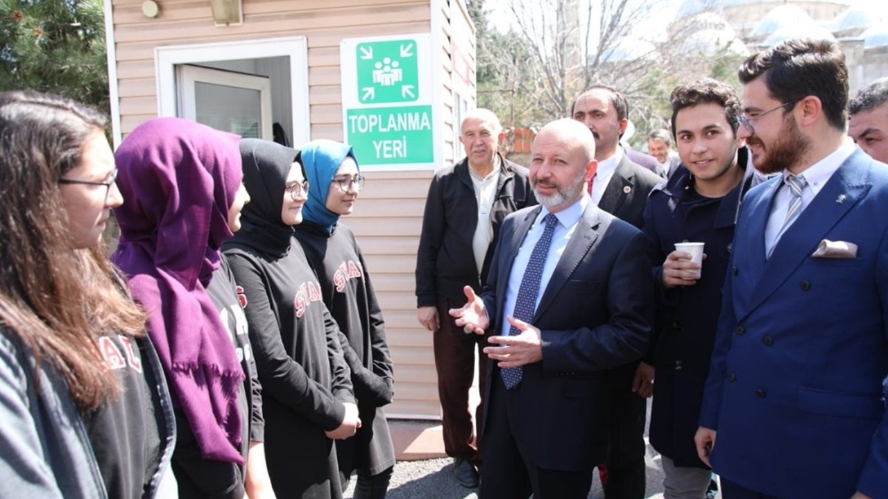 Kayseri'de Başkan Ahmet Çolakbayrakdar’dan gençlere müjde