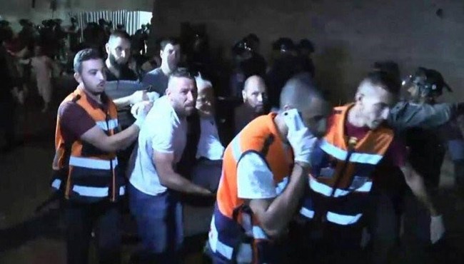 İsrail Mecsid-i Aksa'da terör estiriyor...