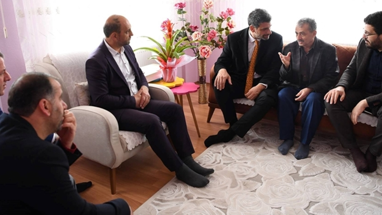 Kocaeli'de Başkan Mustafa Kocaman’dan şehit ailesine ziyaret