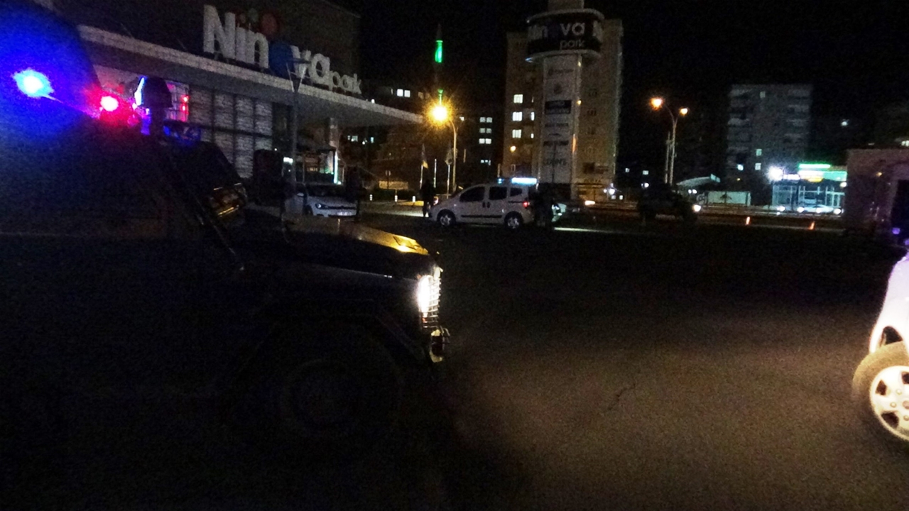 Diyarbakır'da düğün çıkışı silahlı satırlı kavga!