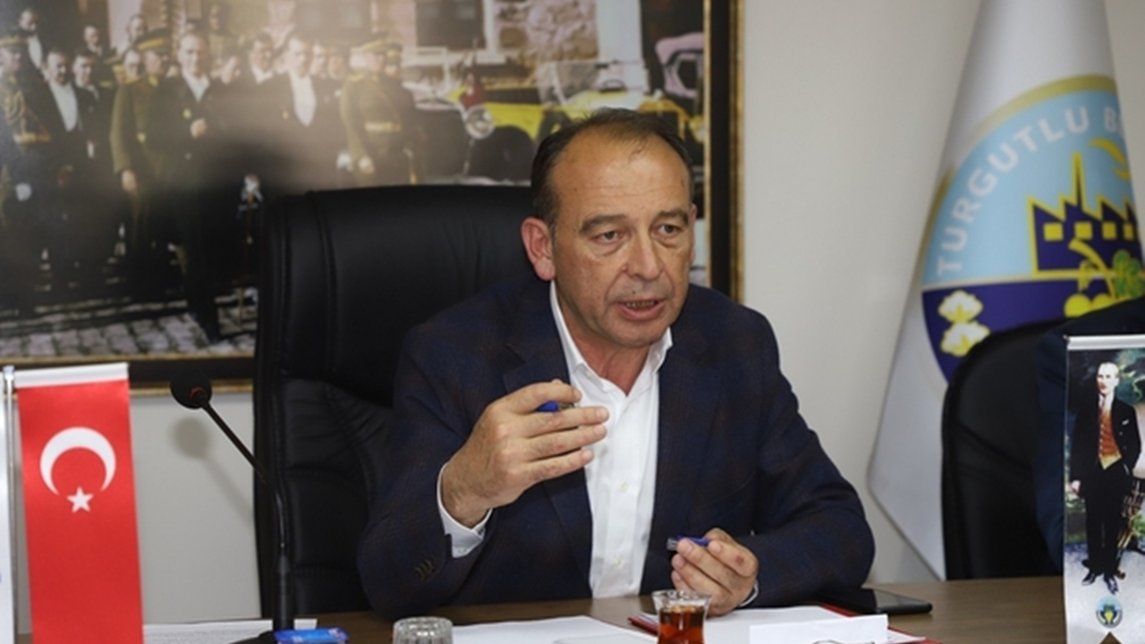 Manisa'da Başkan Çetin Akın, halk gününde vatandaşları dinledi