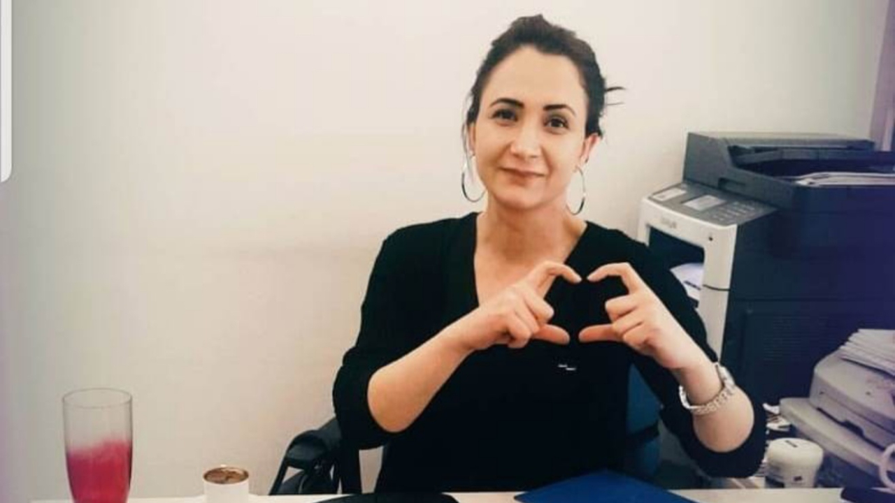 Genç kadın otomobilinde başından vuruldu!
