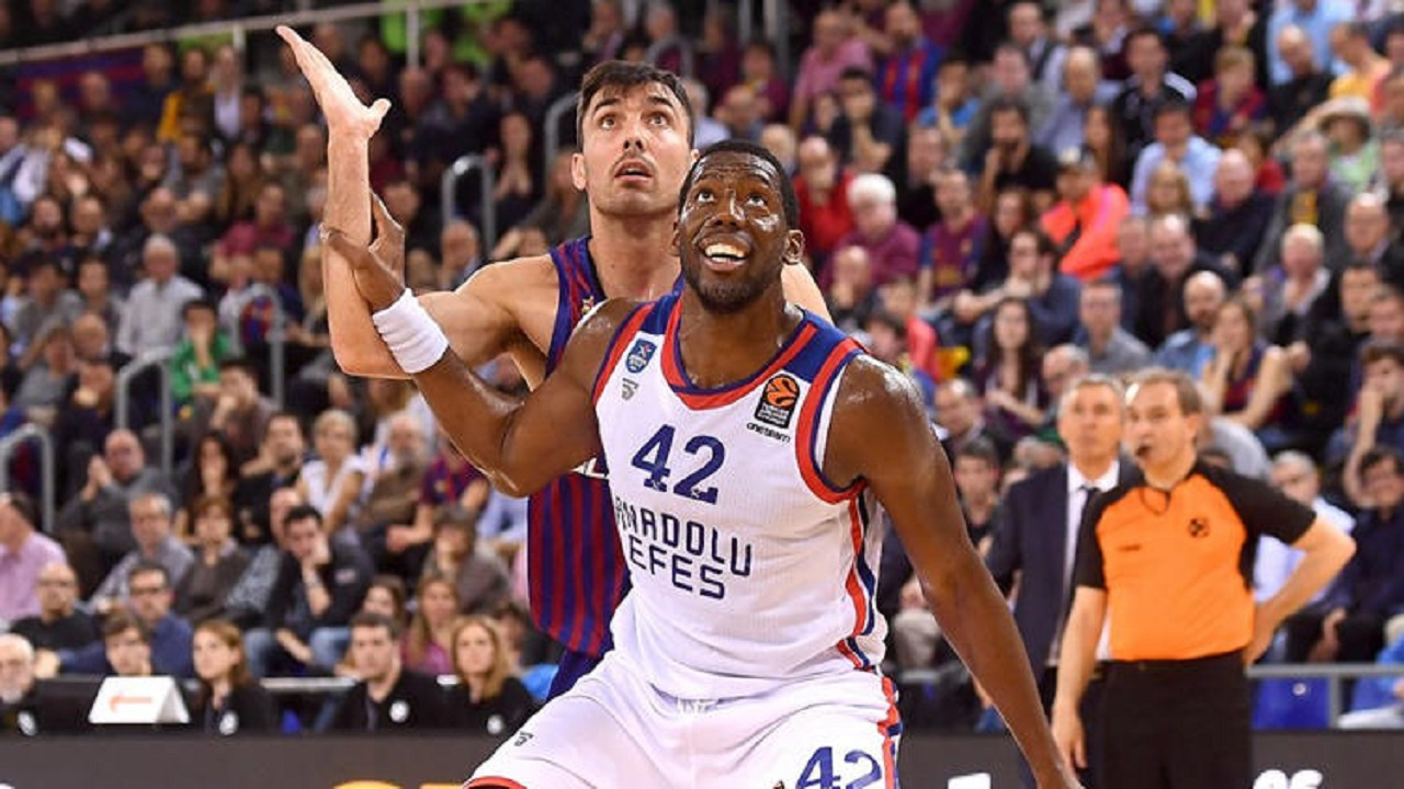 Anadolu Efes, Barcelona'yı deplasmanda ezdi geçti!