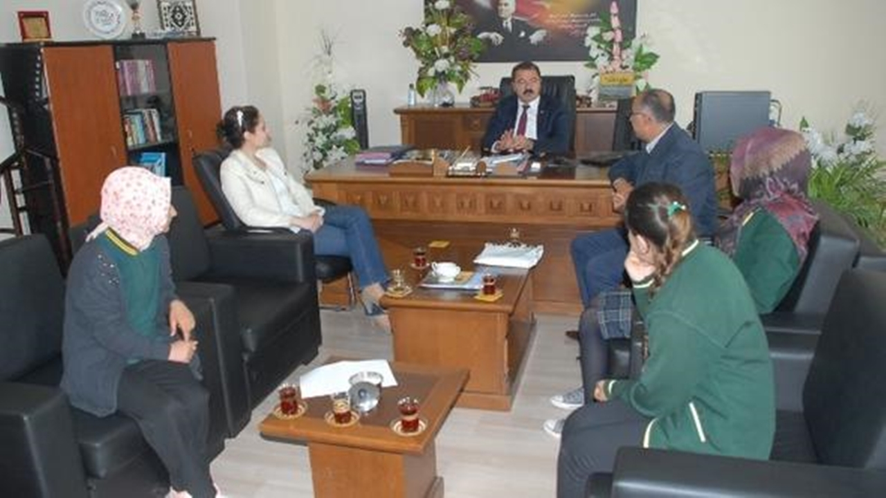 Van'da okul öğrencilerinden Müdür Muhlis Ceylani’ye ziyaret