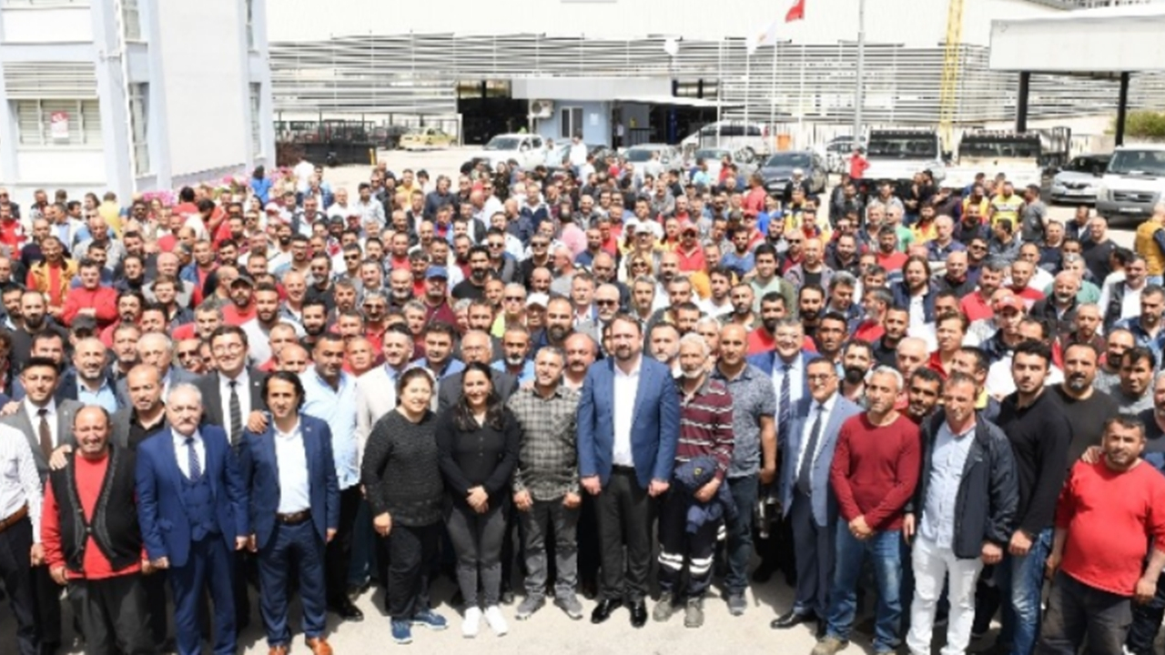 İzmir'de Başkan Utku Gümrükçü, işçilerle buluştu