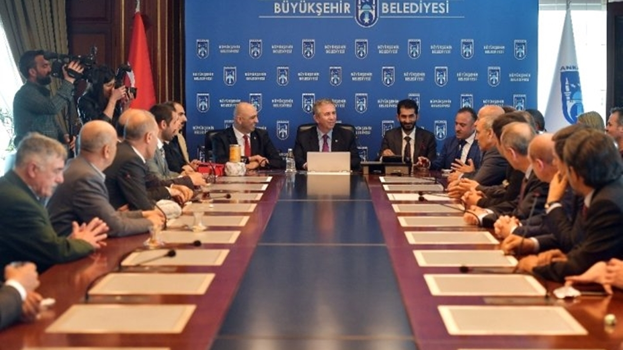 Ankara'da Başkan Mansur Yavaş çarşı esnafını makamında kabul etti