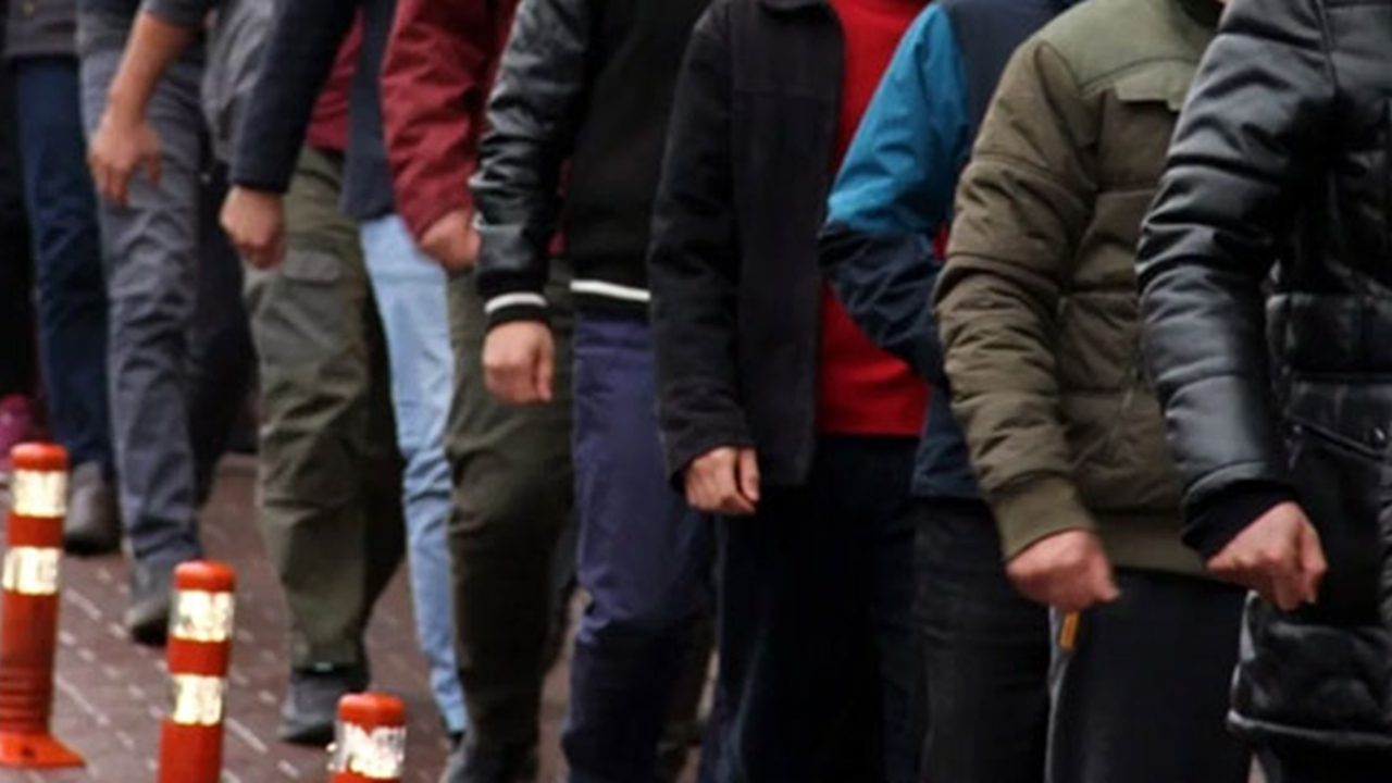 Konya merkezli 32 ilde FETÖ baskını: 15 askere gözaltı