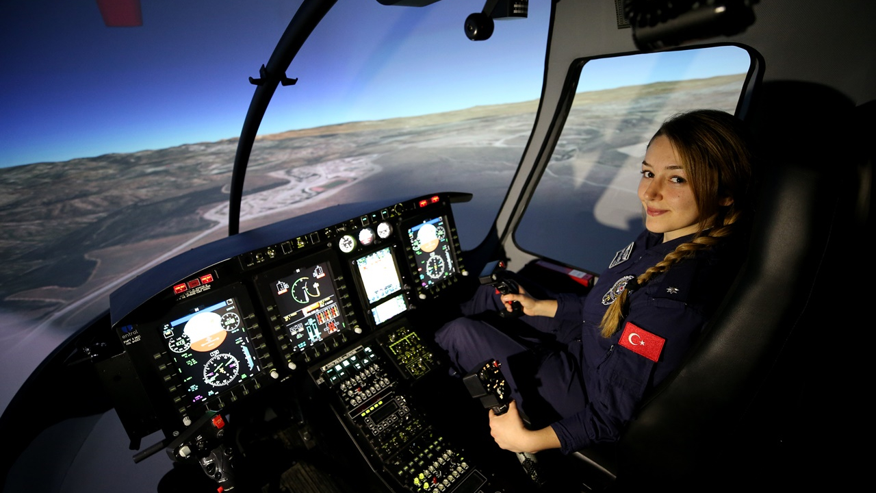 İşte emniyetin ilk kadın helikopter pilotu...