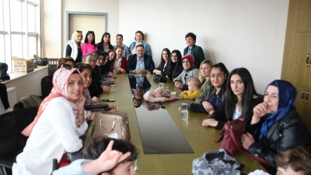 Düzce'de Başkan Okan Yanmaz, kadın kolları ile buluştu