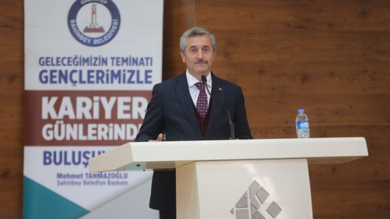 Gaziantep'te Başkan Mehmet Tahmazoğlu, kariyer günlerinde gençlerle buluştu