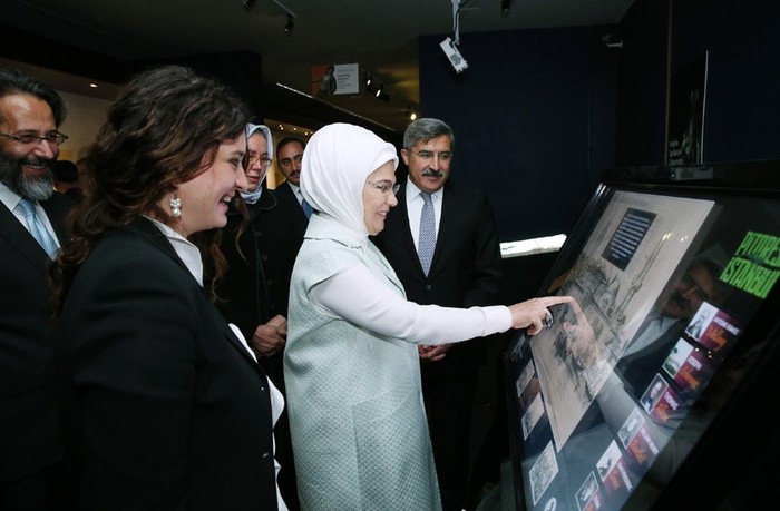 Emine Erdoğan, Pitoresk İstanbul Sergisi’ni Ziyaret Etti
