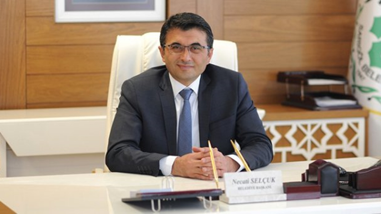 Manisa'da Başkan Necati Selçuk pazar yerini ziyaret etti