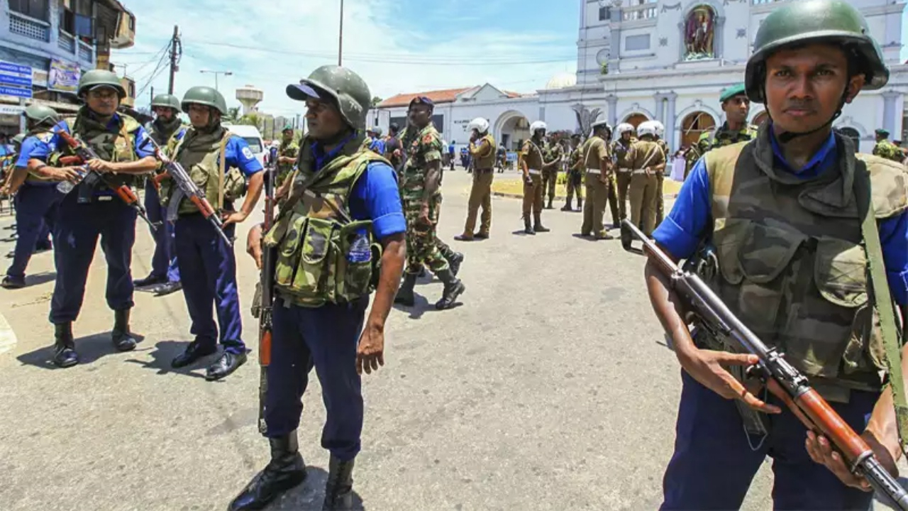 Sri Lanka'da polis teröristlerle çatışıyor!