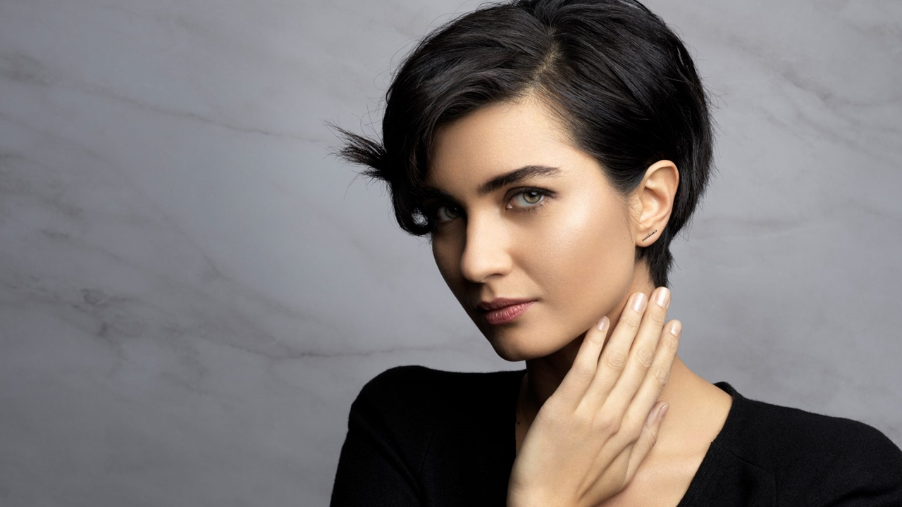 Tuba Büyüküstün ikizleriyle doğanın tadını çıkardı