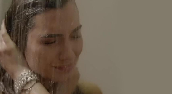 Güzel oyuncudan kötü haber! Tuba Büyüküstün ağlama krizine girdi