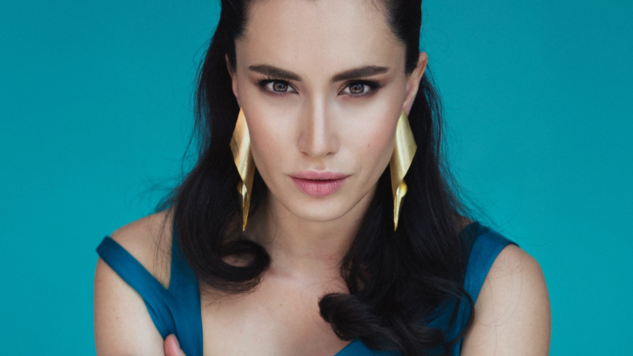 Hande Doğandemir rüküşlüğüyle alay konusu oldu!