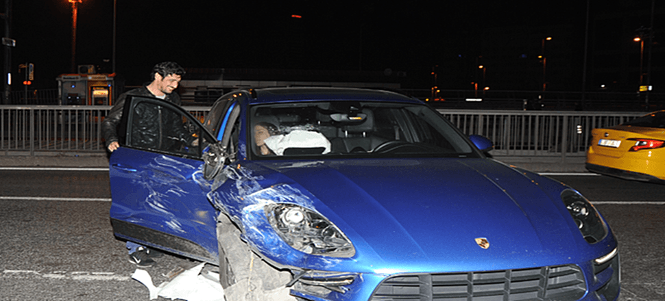 Ünlü rallicinin aracı hurdaya döndü!