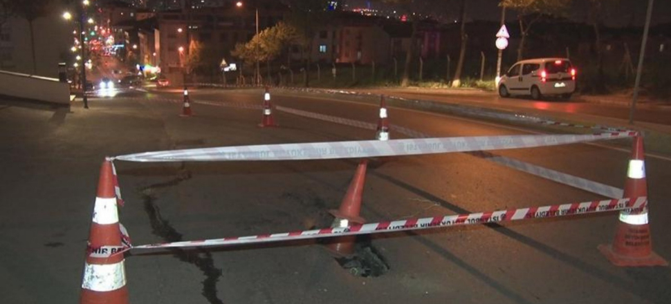 Bir caddede daha çatlaklar oluştu!