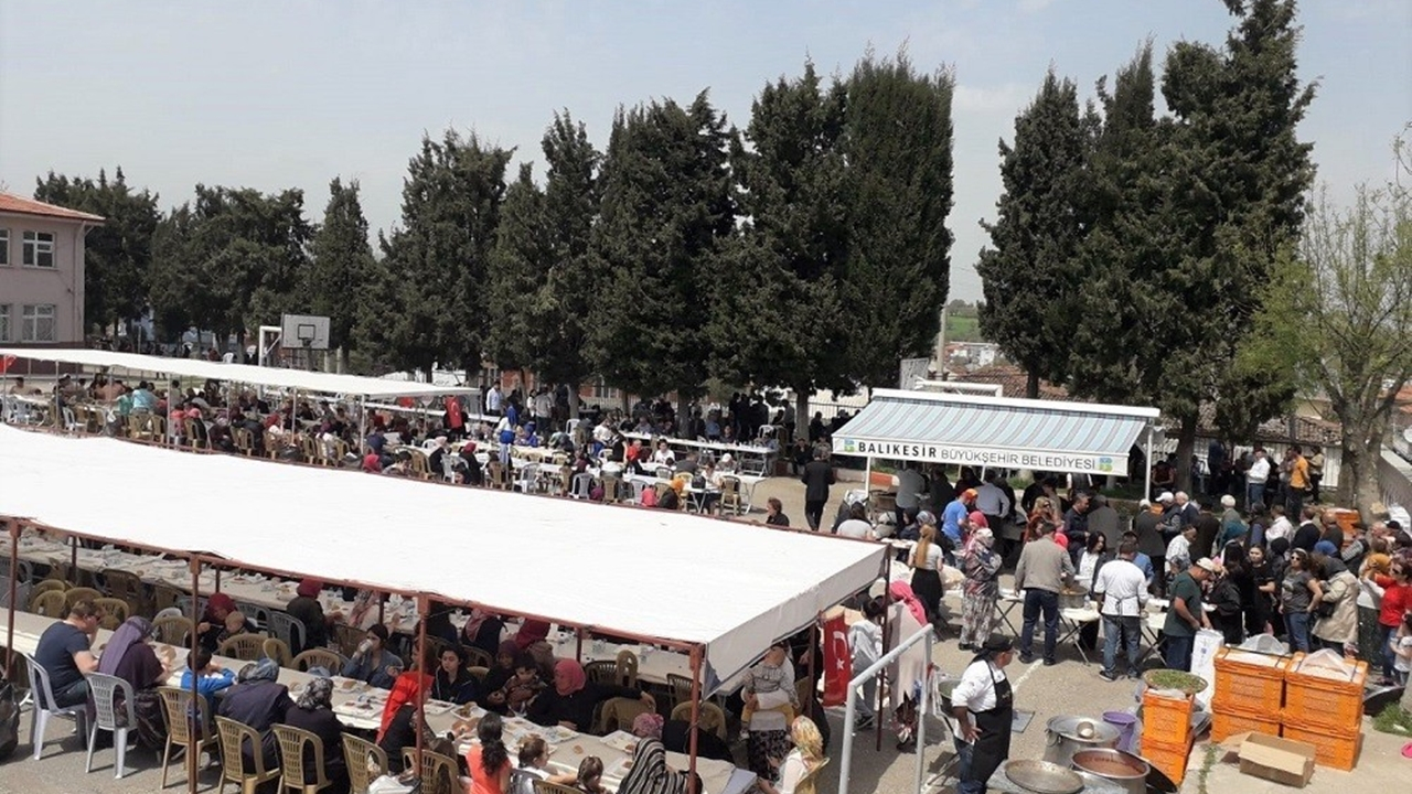 Balıkesir'de Vali Ersin Yazıcı köy hayrına katıldı