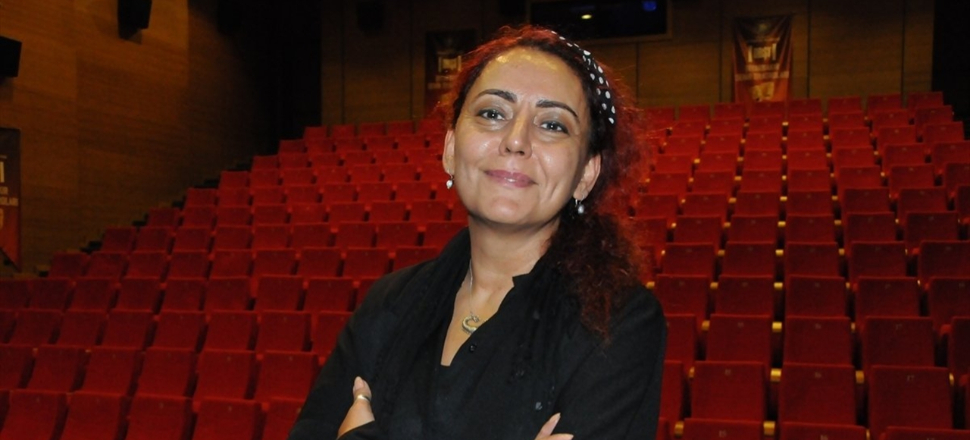 Ödüllü tiyatrocuyu yol bakım birimine atadılar...