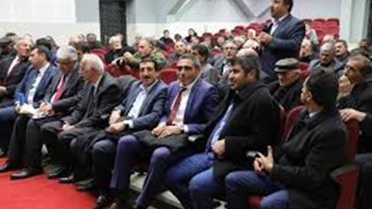 Kars Valisi Türker Öksüz muhtarlarla buluştu