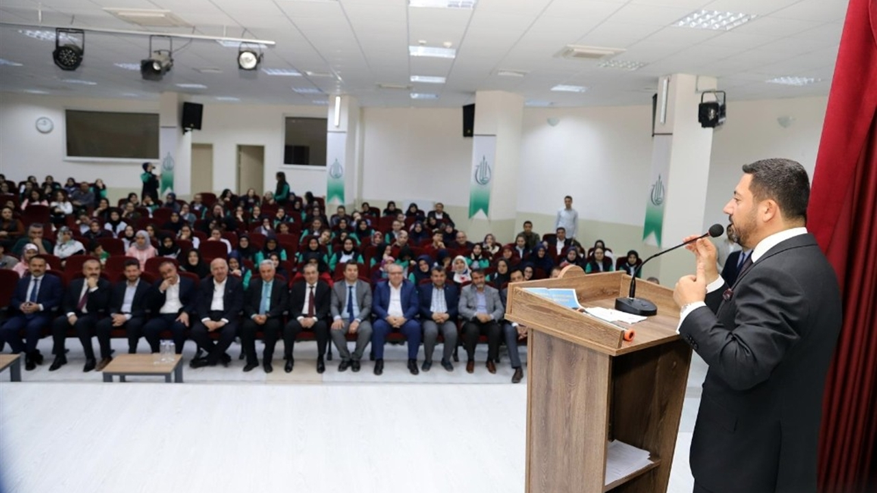 Nevşehir'de Rasim Arı, İlmihal yarışması ödül törenine katıldı