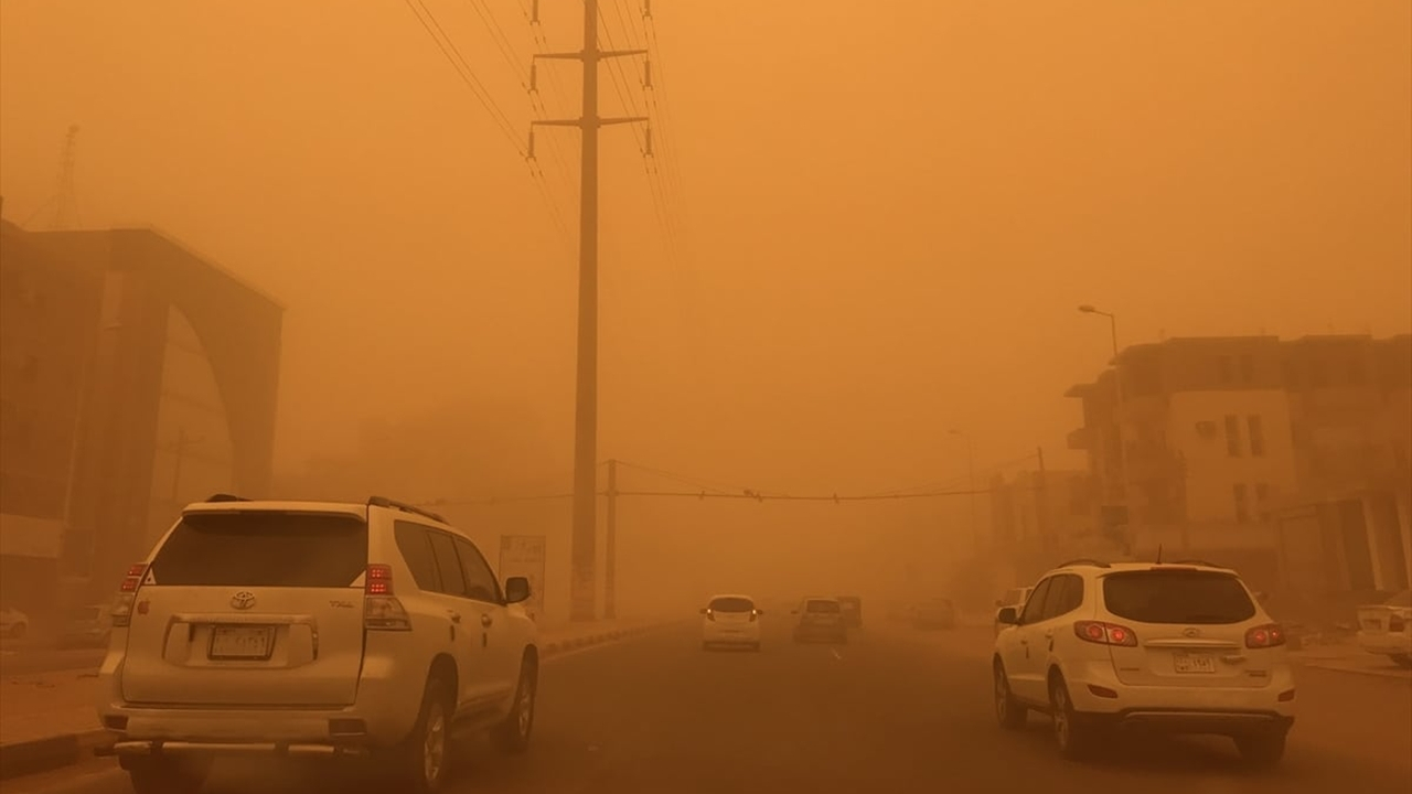 Irak'ta kum fırtınası can aldı...