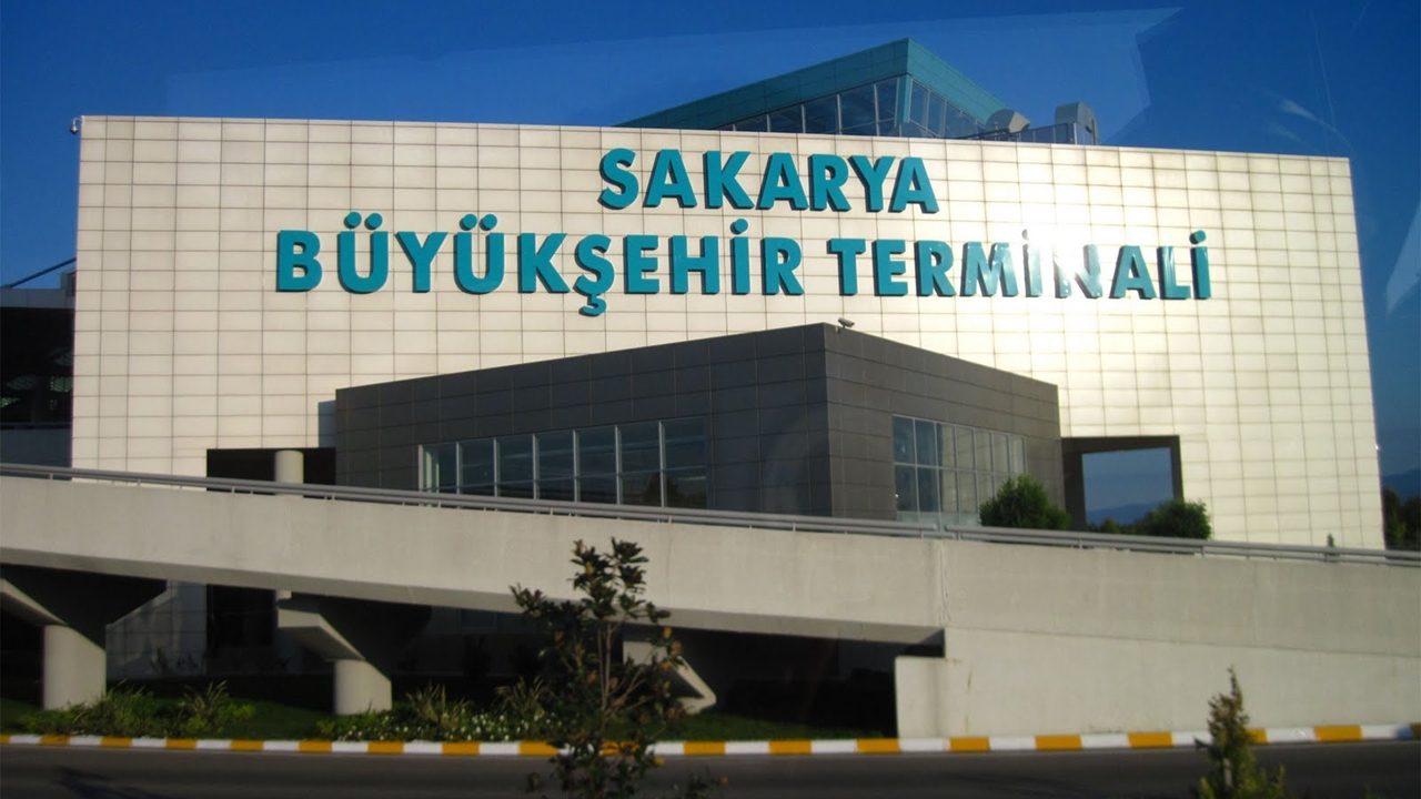 Genç kadının ardından tuvalete girdi...