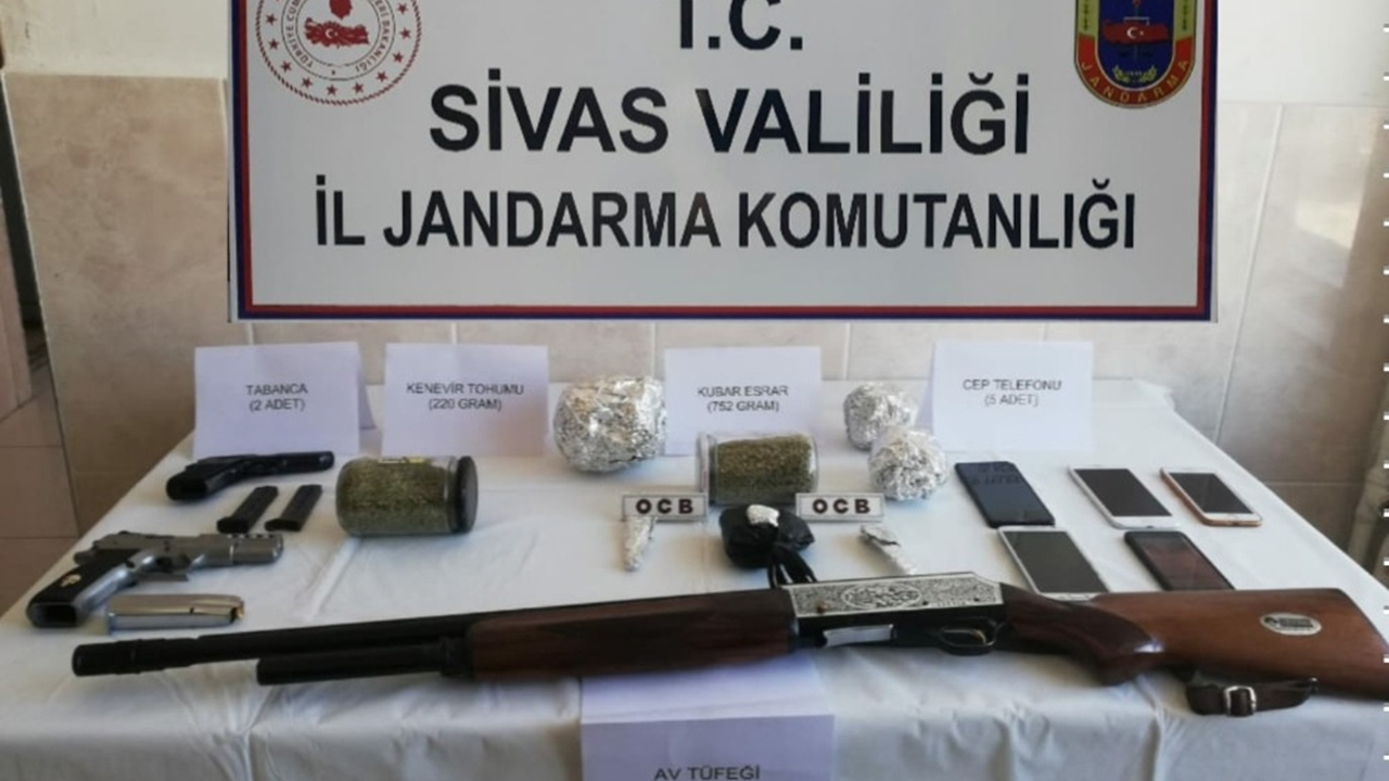 Sivas'ta uyuşturucu baskını, 7 gözaltı 2 tutuklu