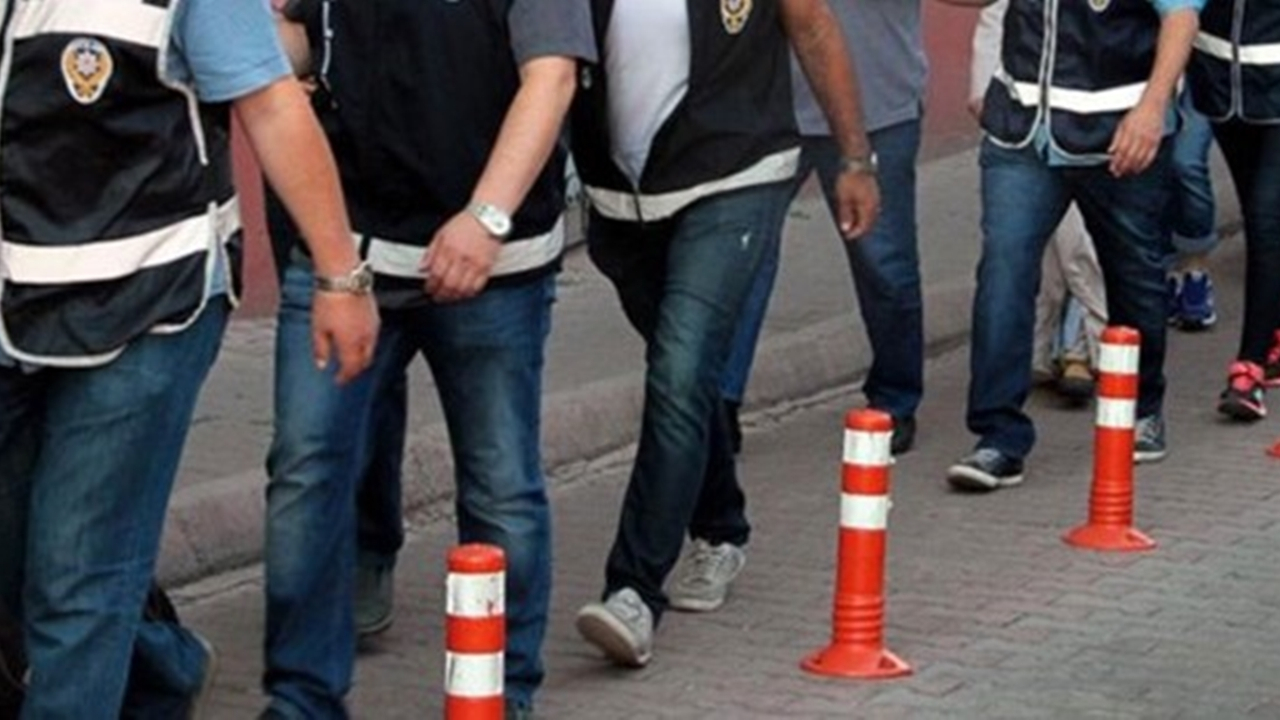 Çorum merkezli FETÖ baskınında 8 tutuklama