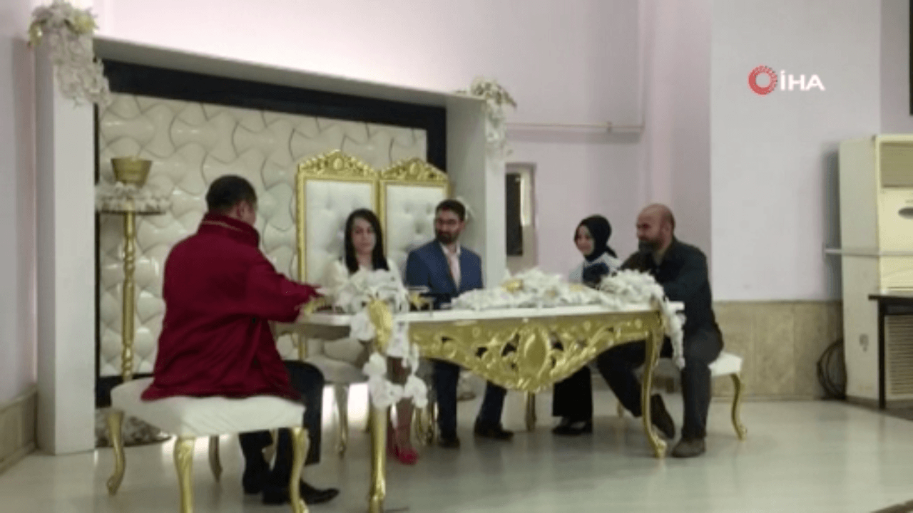 Damat yanlışlıkla kayınpederi ile evlendirildi!