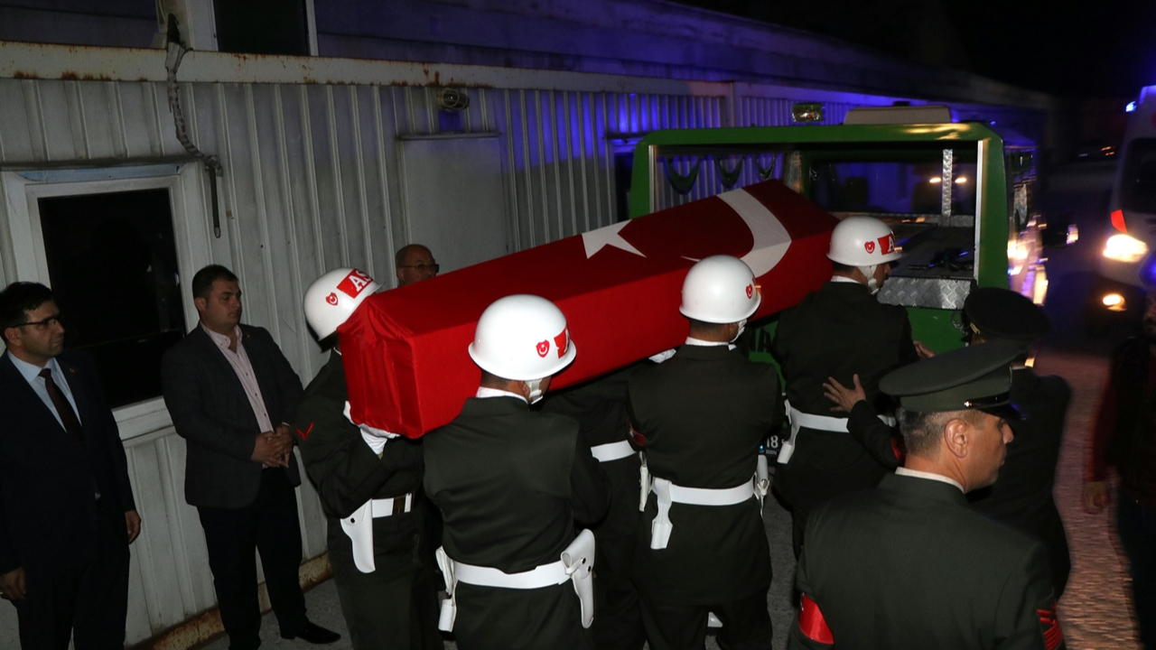 Şehit askerin naaşı memleketine getirildi...
