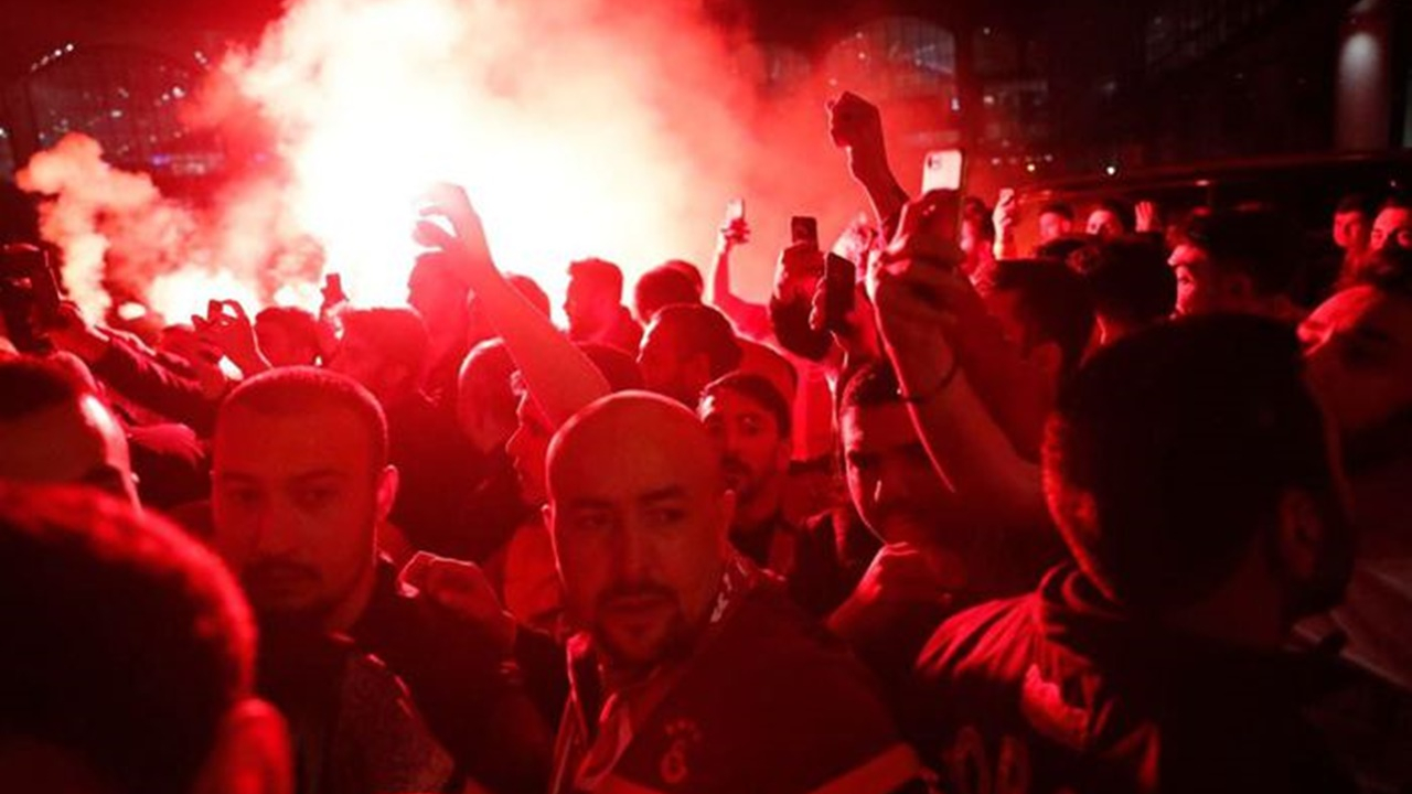 Galatasaray taraftarı derbiye hazır!