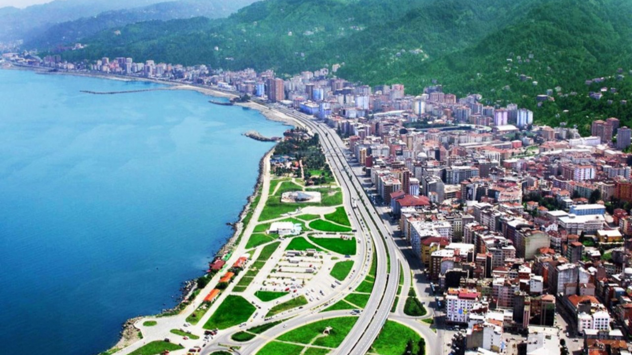 Rize şehir merkezi sahil şeridi yıkılıyor!